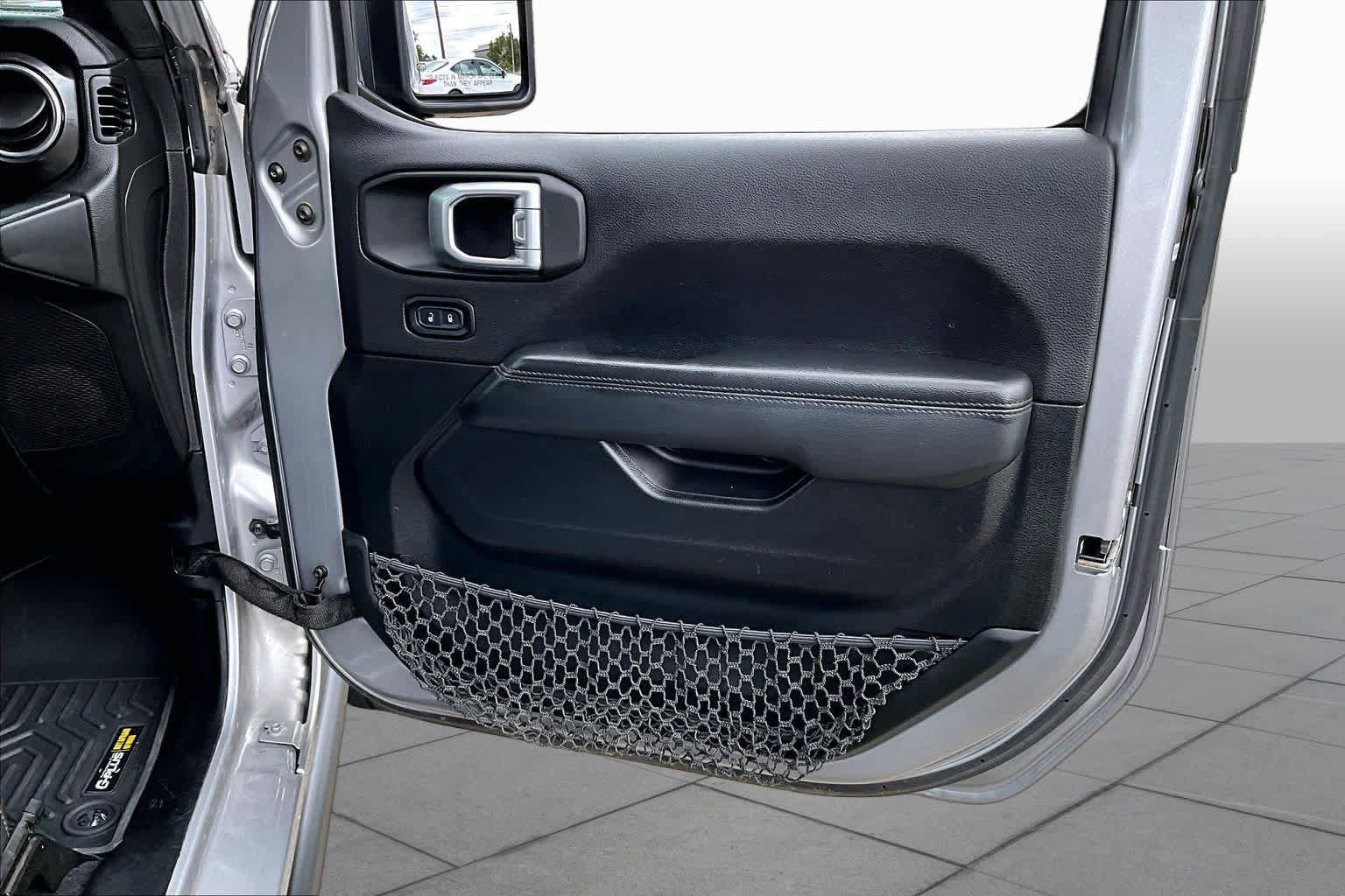 Used 2020 Jeep Wrangler Unlimited Sahara AWD/4WD image 22