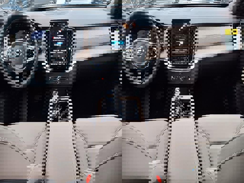 New 2026 Volvo XC90 T8 Plus w/ Protection Package Premier image 11