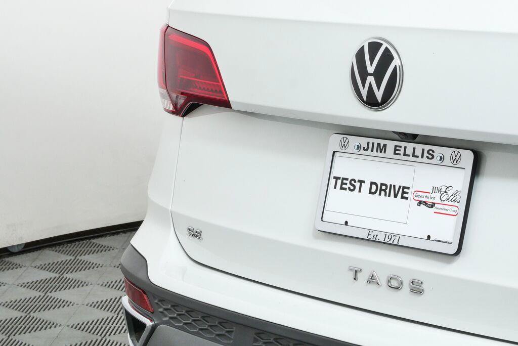 Certified 2023 Volkswagen Taos SE FWD image 33