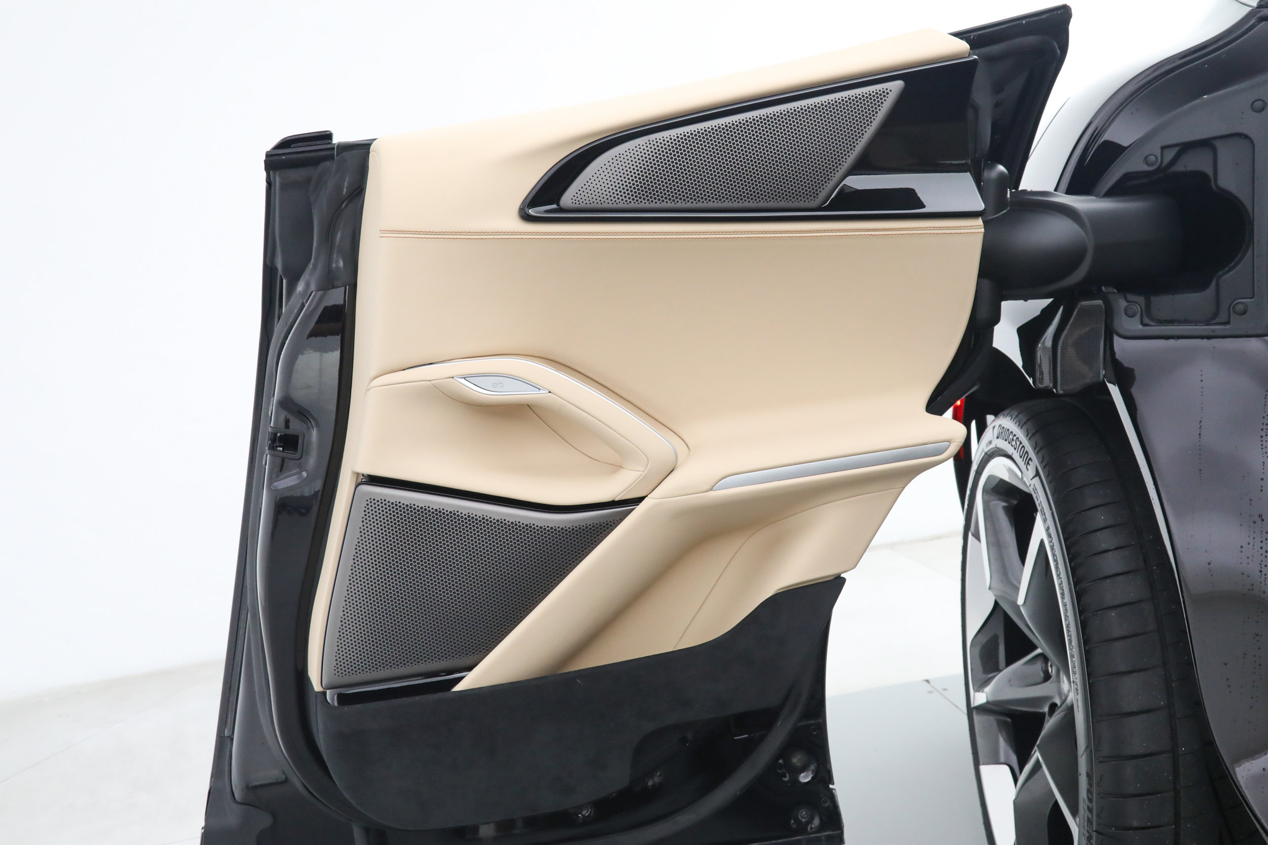 Certified 2025 Ferrari Purosangue AWD/4WD image 25