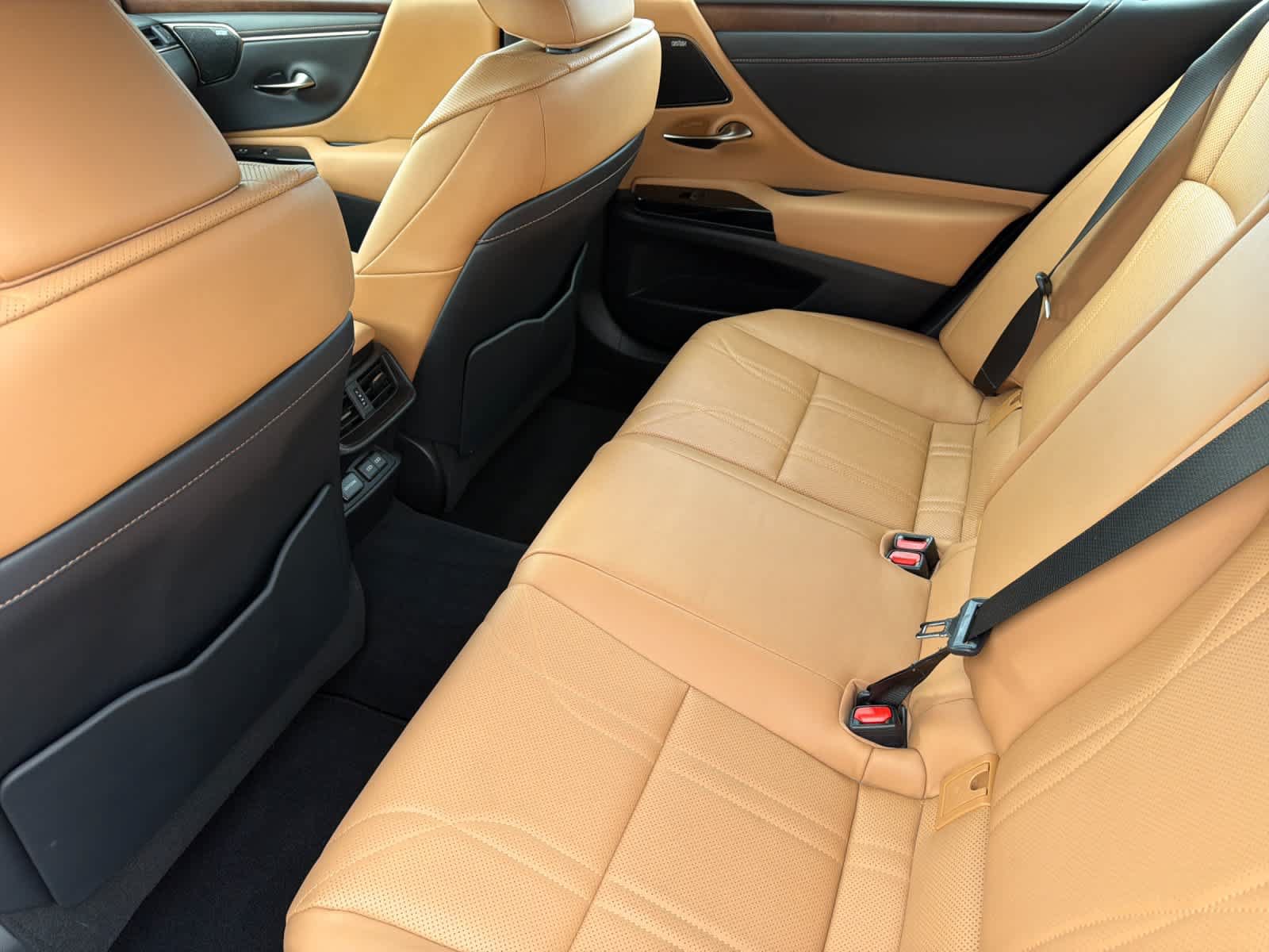 Certified 2023 Lexus ES 350 w/ Luxury Package FWD image 4