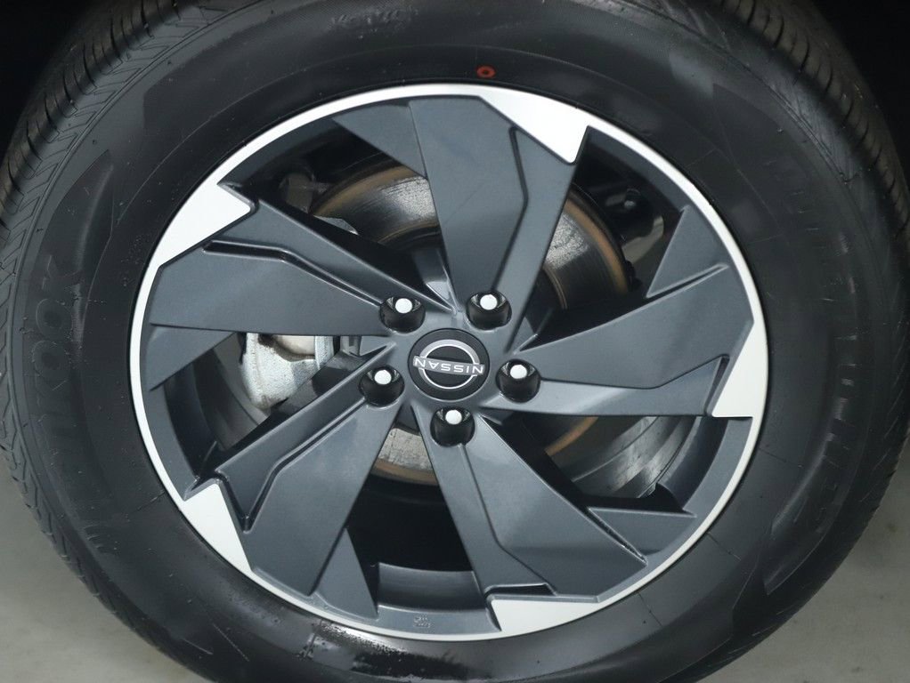 Certified 2026 Nissan Rogue SV image 38