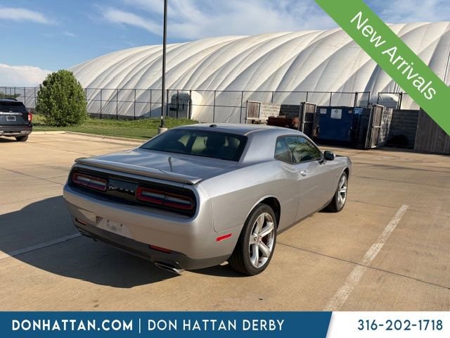 Used 2016 Dodge Challenger R/T RWD image 3