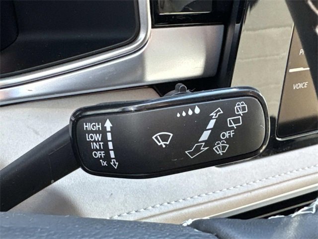 Certified 2025 Volkswagen Taos SE w/ Panoramic Sunroof Package image 25