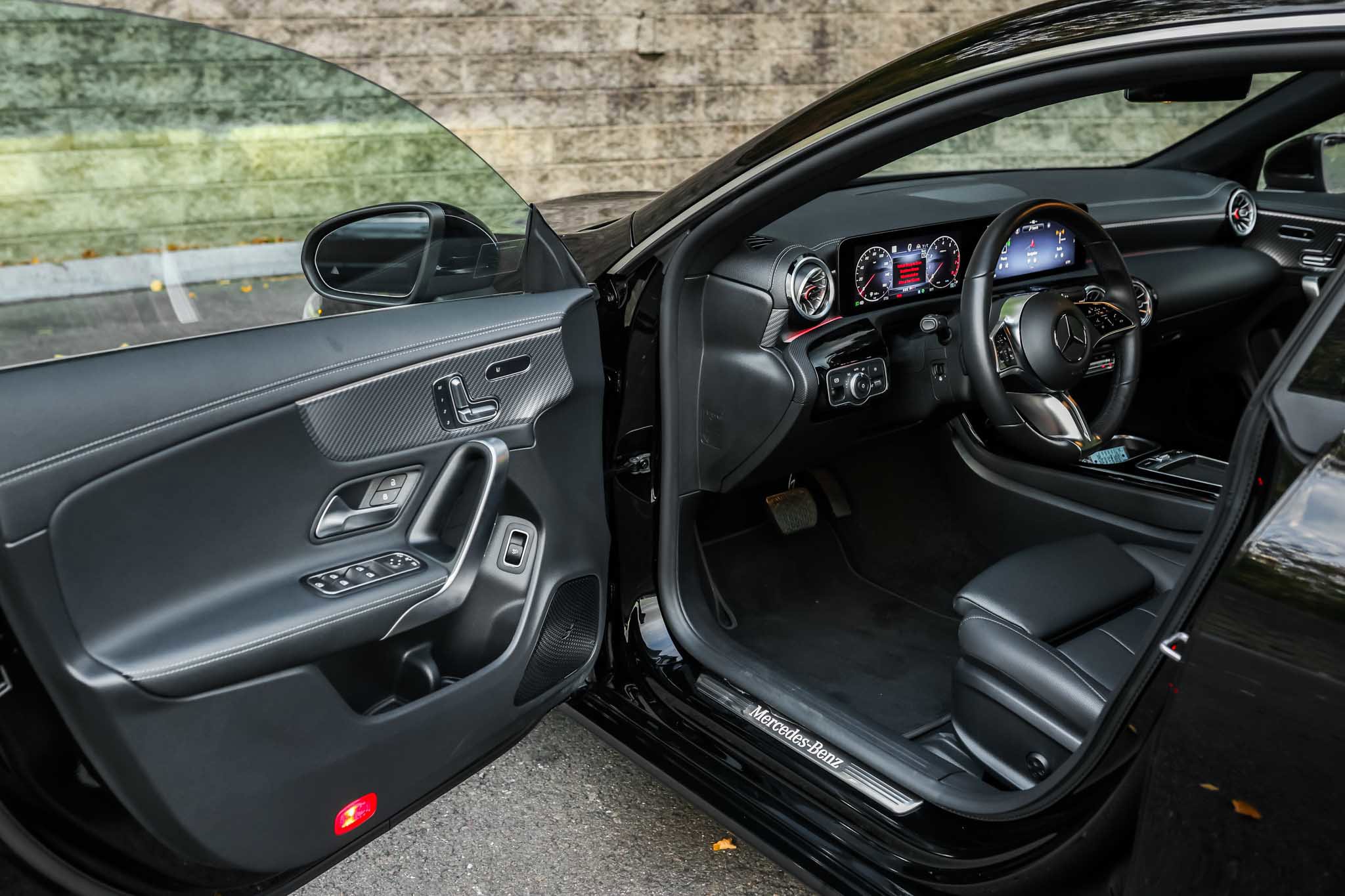 Used 2025 Mercedes-Benz CLA 250 4MATIC image 23