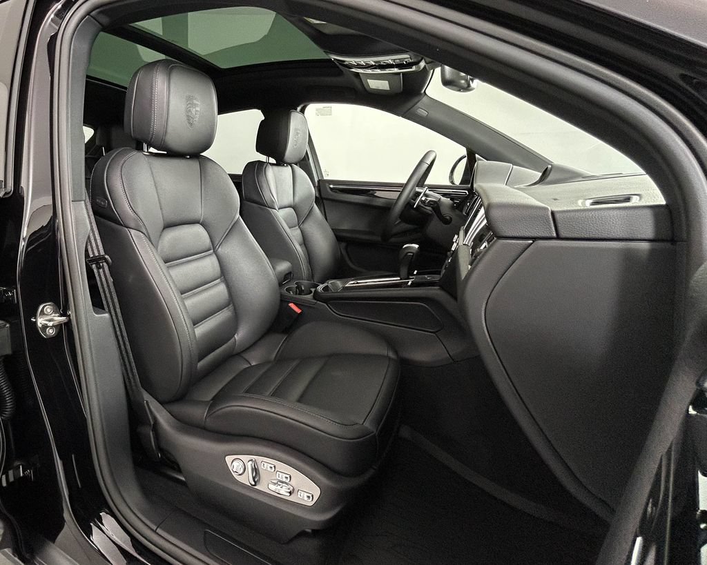New 2026 Porsche Macan AWD/4WD image 23