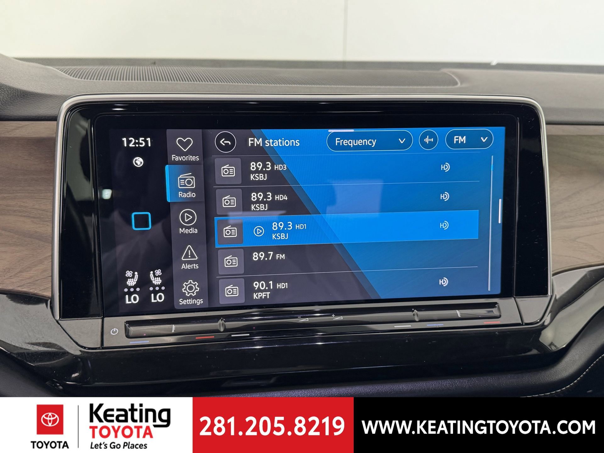 Used 2025 Volkswagen Atlas SE image 24