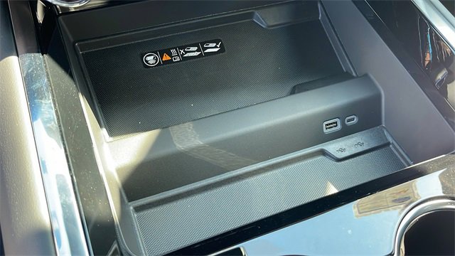 New 2026 Chevrolet Suburban RST image 16