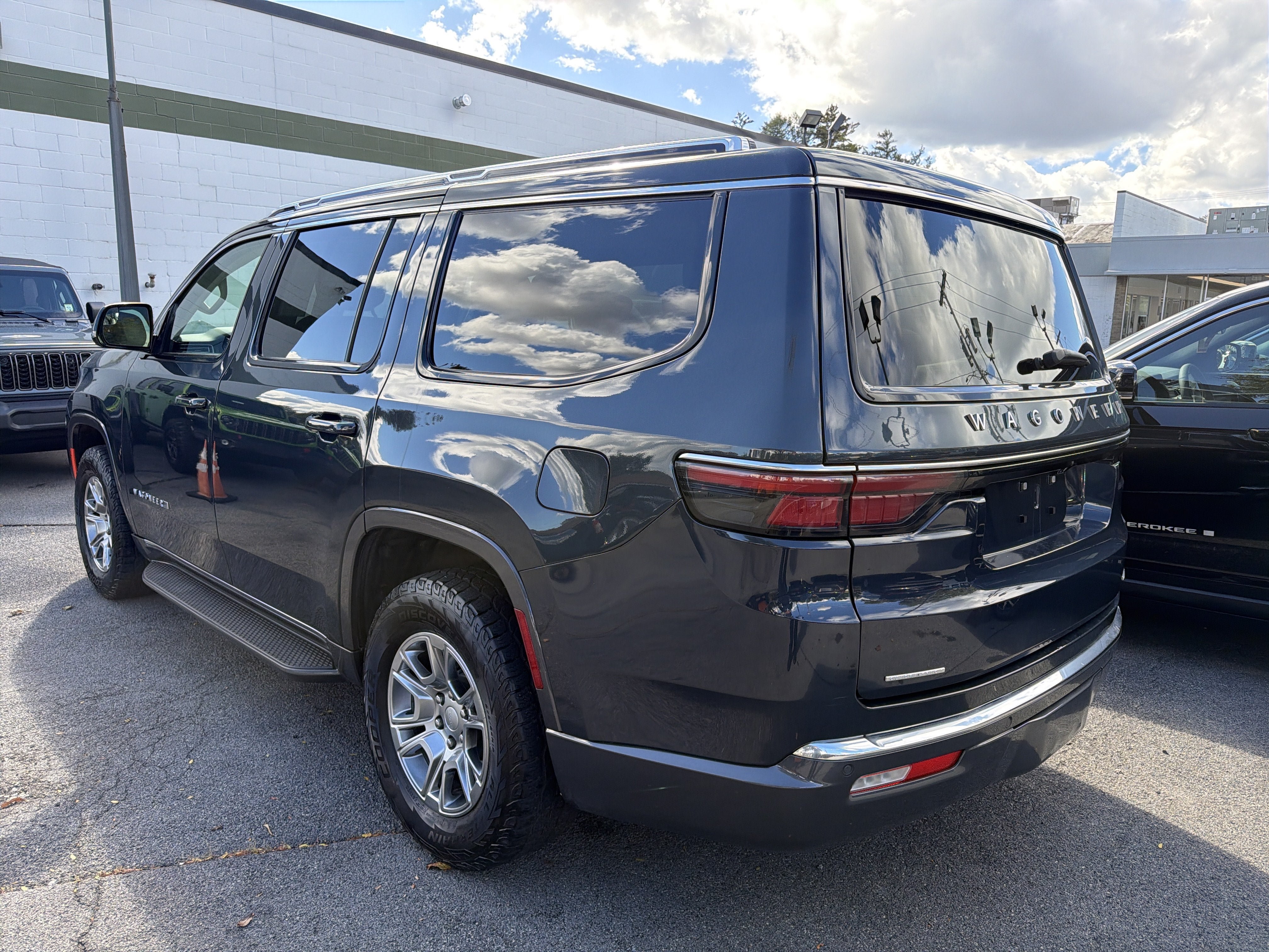 Used 2022 Jeep Wagoneer Series I AWD/4WD image 5