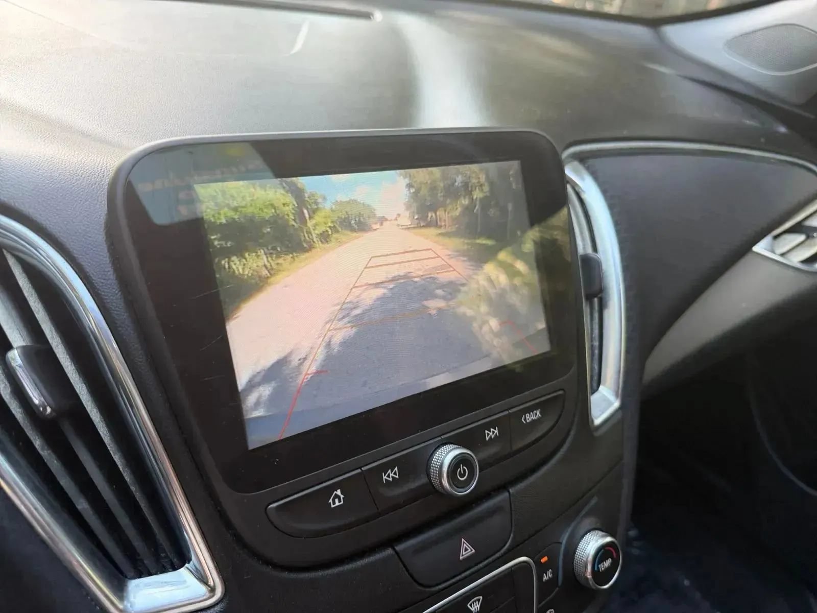 Used 2018 Chevrolet Malibu LT w/ Driver Confidence Package FWD image 23