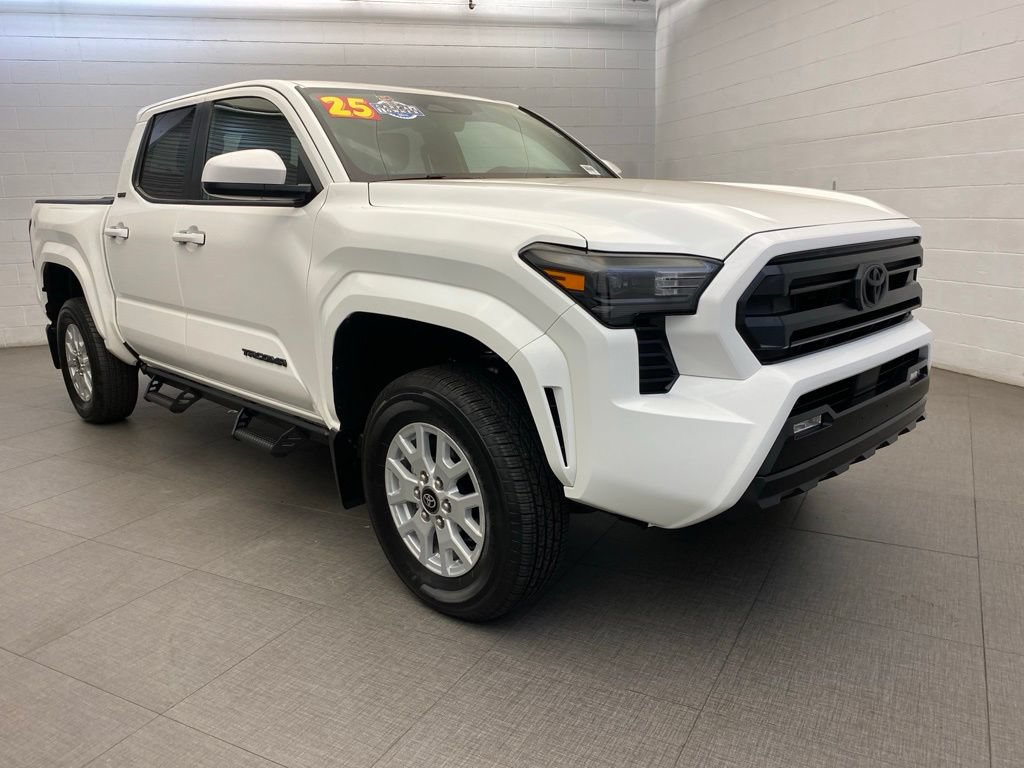 Used 2025 Toyota Tacoma SR5 AWD/4WD image 5