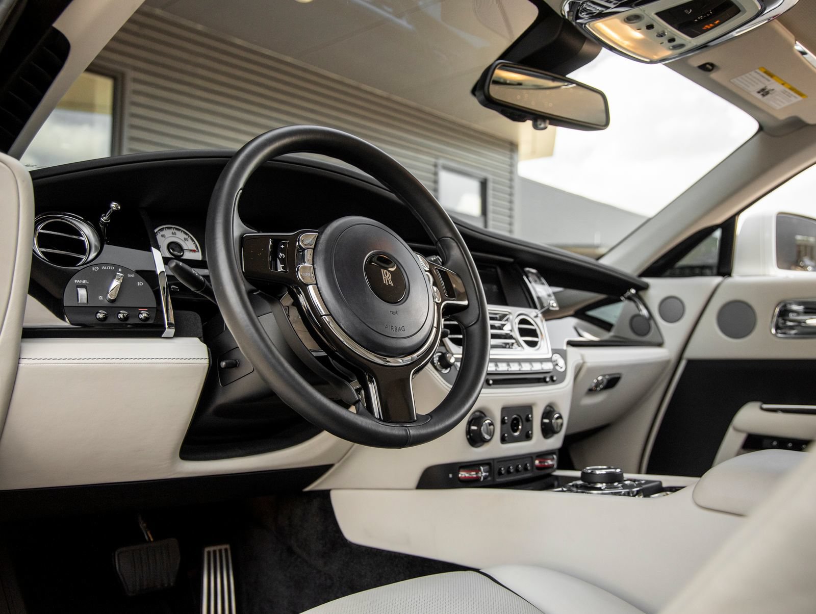 Used 2018 Rolls-Royce Wraith RWD image 28