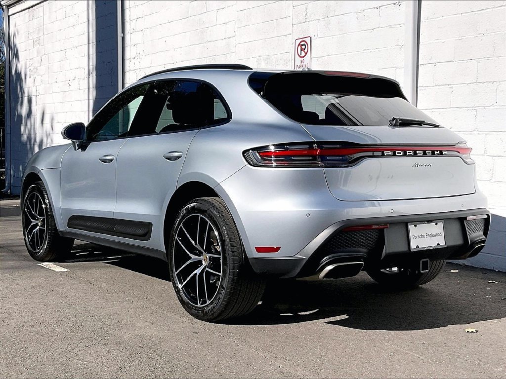 Certified 2023 Porsche Macan AWD/4WD image 3