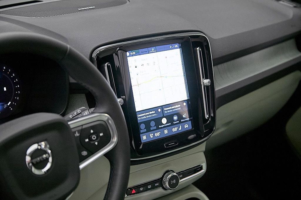 Certified 2025 Volvo XC40 B5 Ultra AWD/4WD image 14