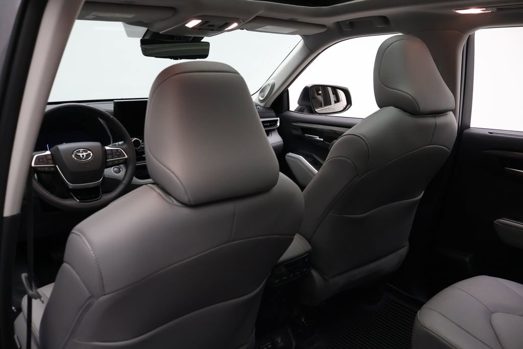 Certified 2025 Toyota Highlander Platinum AWD/4WD image 20