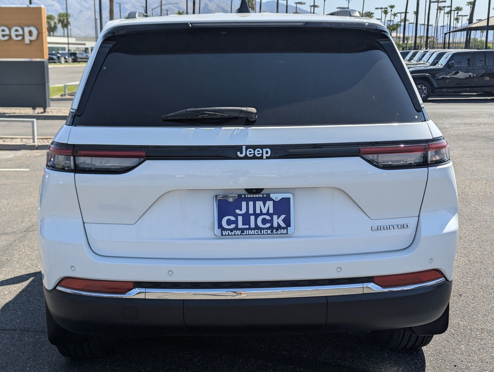 Used 2024 Jeep Grand Cherokee Limited w/ Trailer Tow Package RWD image 3
