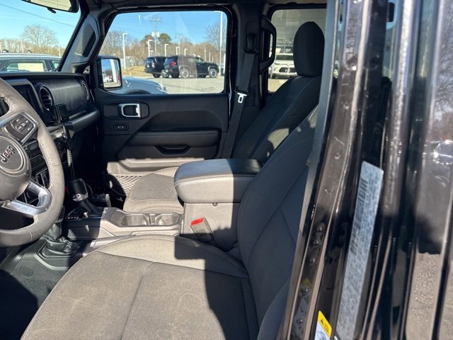 Used 2018 Jeep Wrangler Unlimited Sahara image 14
