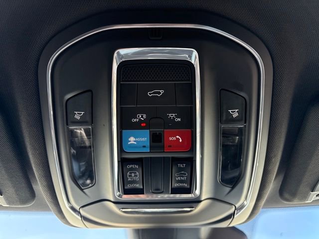 Used 2024 Jeep Grand Cherokee L Altitude image 25