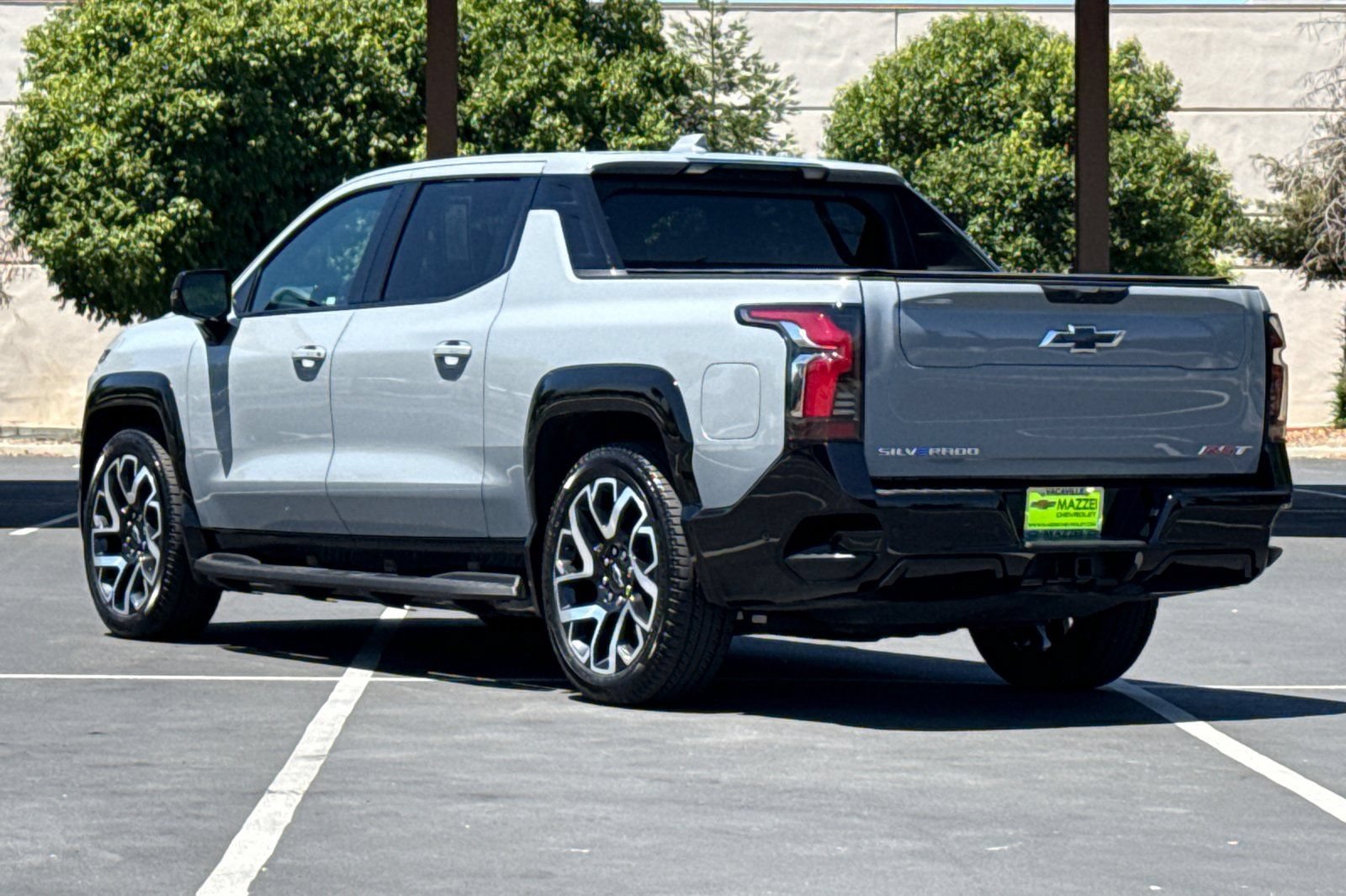 Used 2025 Chevrolet Silverado EV RST AWD/4WD image 3