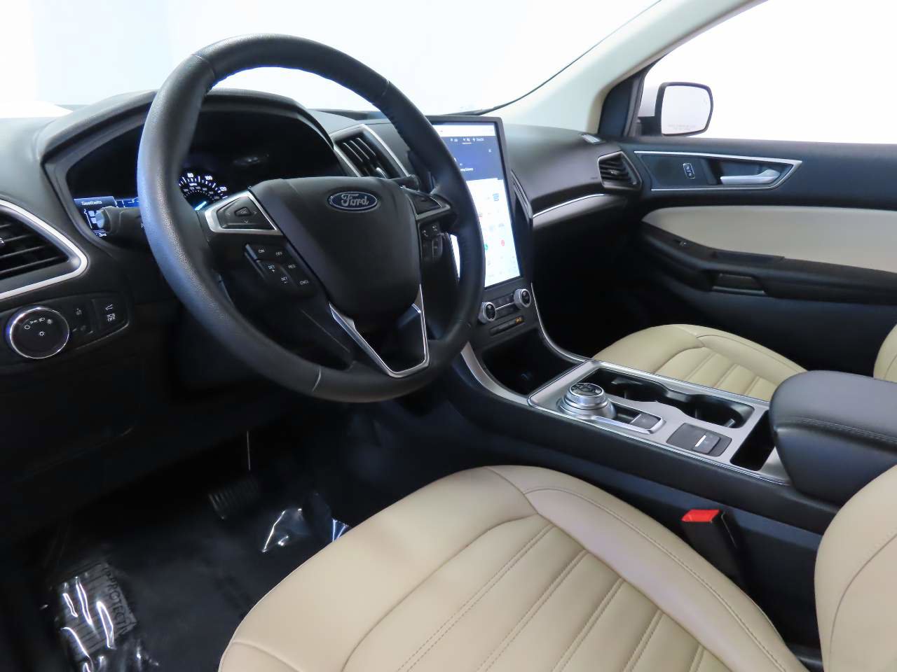 Used 2022 Ford Edge SEL w/ Convenience Package image 9