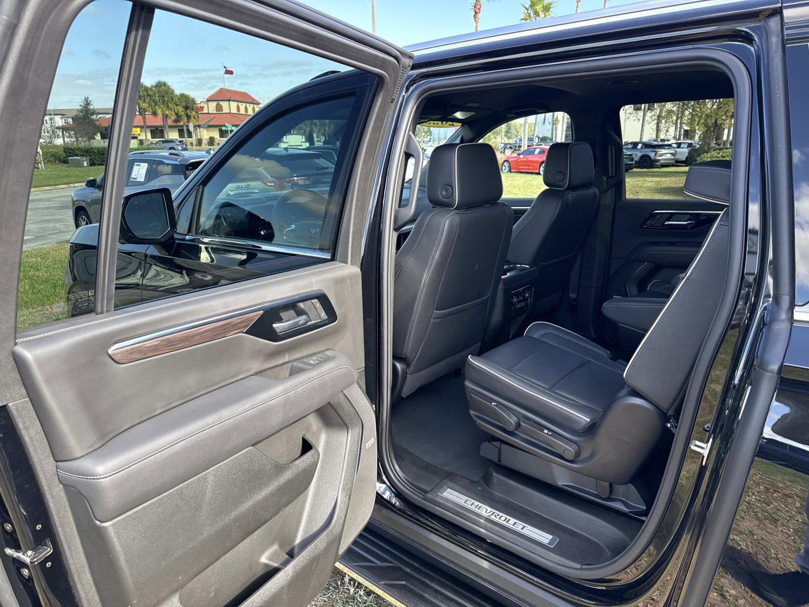 Used 2025 Chevrolet Suburban Premier image 14