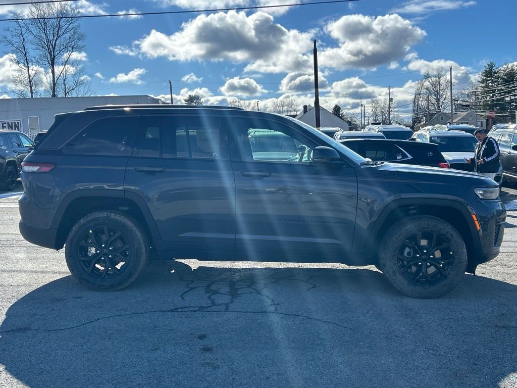 New 2026 Jeep Grand Cherokee Altitude image 5
