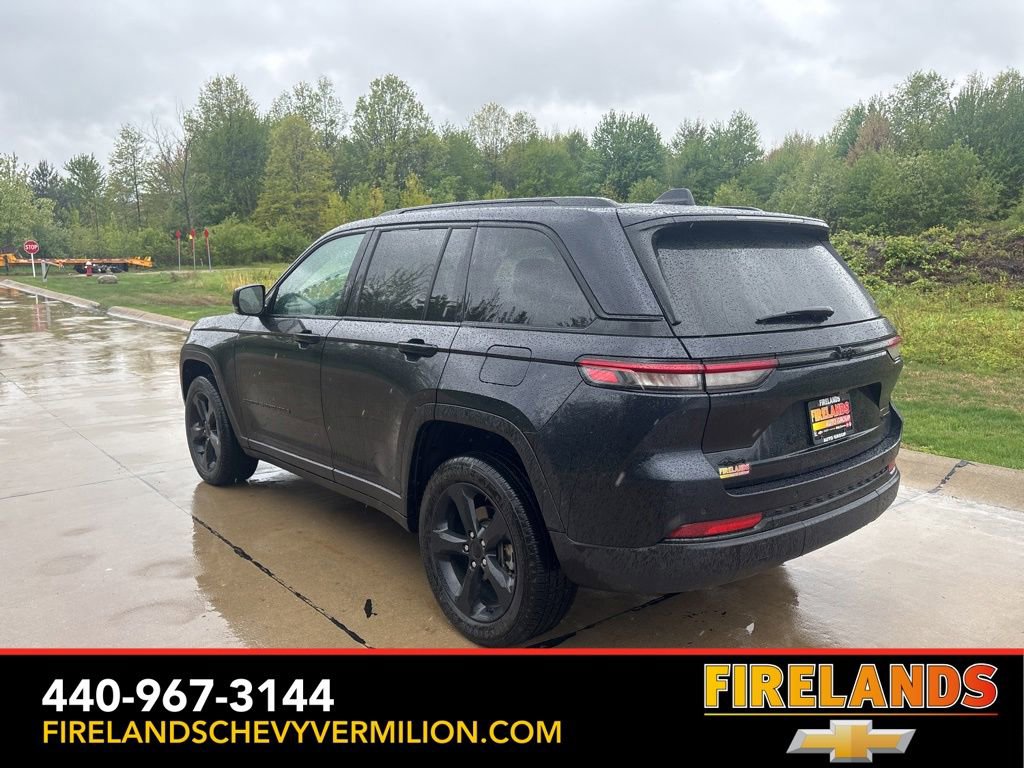 Used 2023 Jeep Grand Cherokee Limited w/ Black Appearance Package AWD/4WD image 7