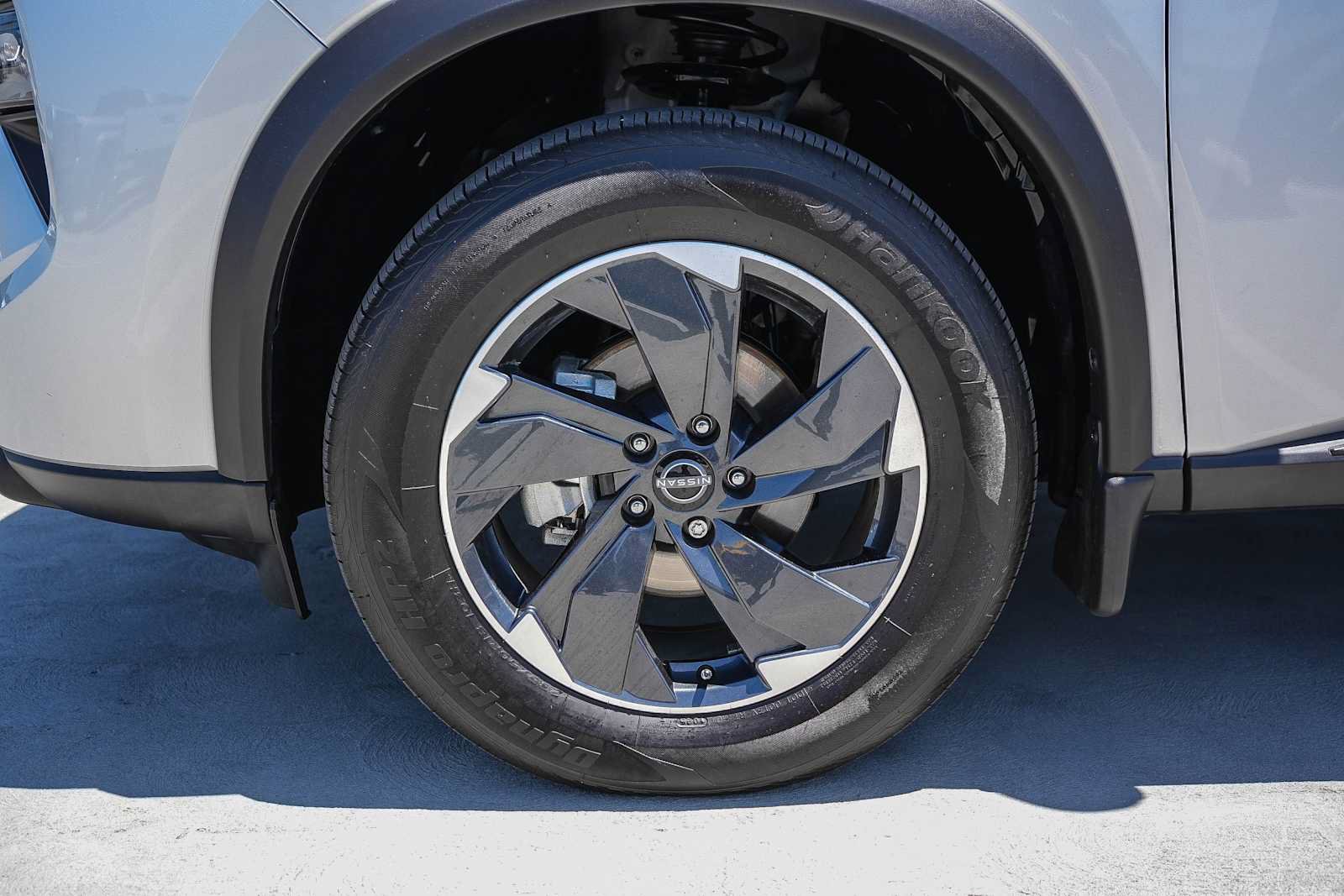 Used 2025 Nissan Rogue SV AWD/4WD image 11