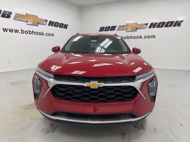 New 2026 Chevrolet Trax LT w/ Sunroof Package FWD image 2
