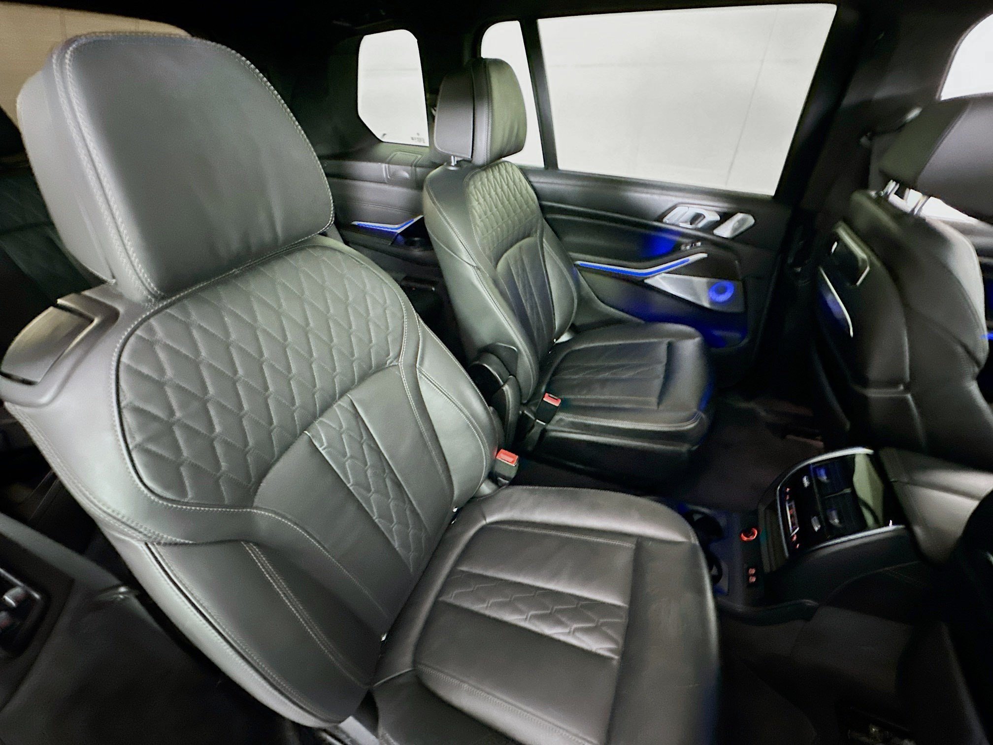 Used 2023 BMW X7 M60i w/ Executive Package AWD/4WD image 29
