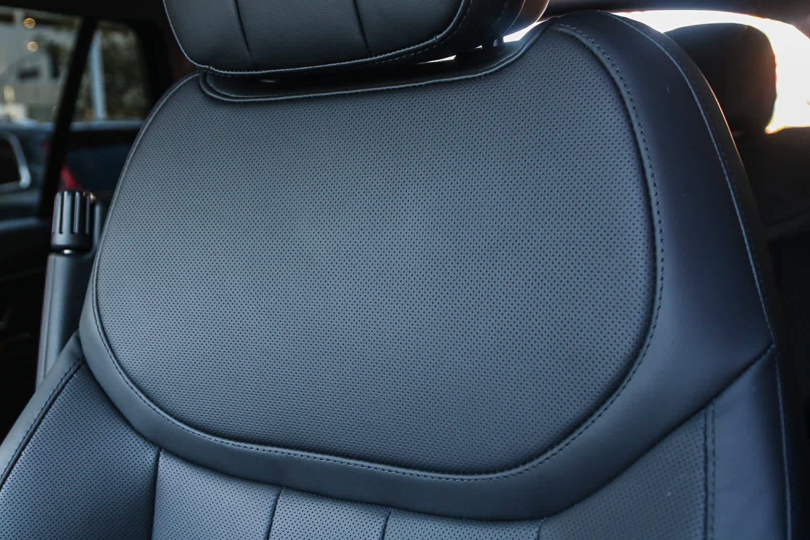 Used 2025 Land Rover Range Rover SE image 26