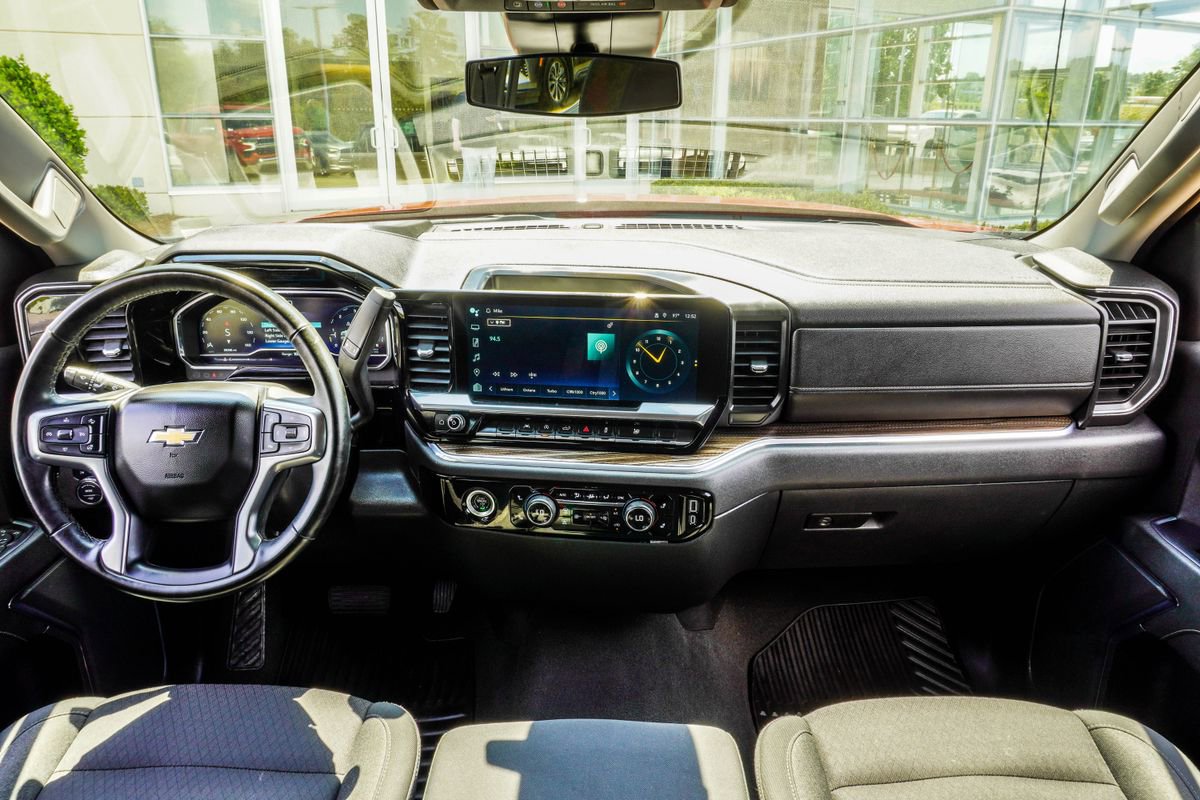 Used 2023 Chevrolet Silverado 1500 LT AWD/4WD image 5