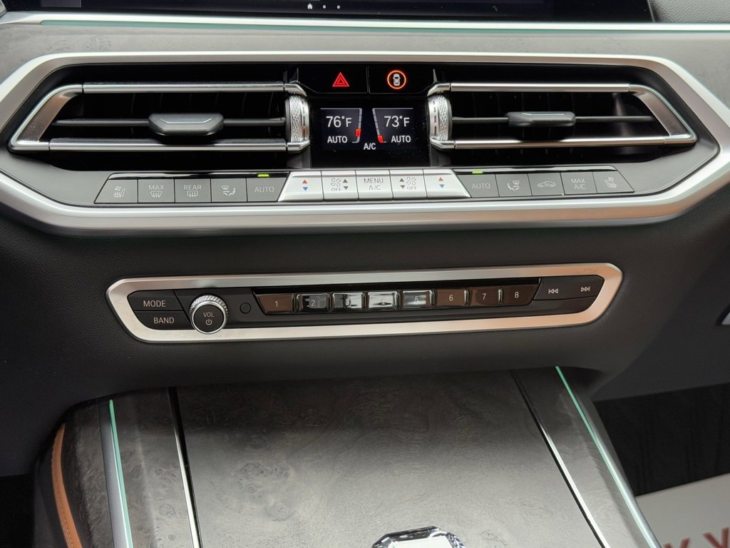 Used 2021 BMW X7 M50i image 21