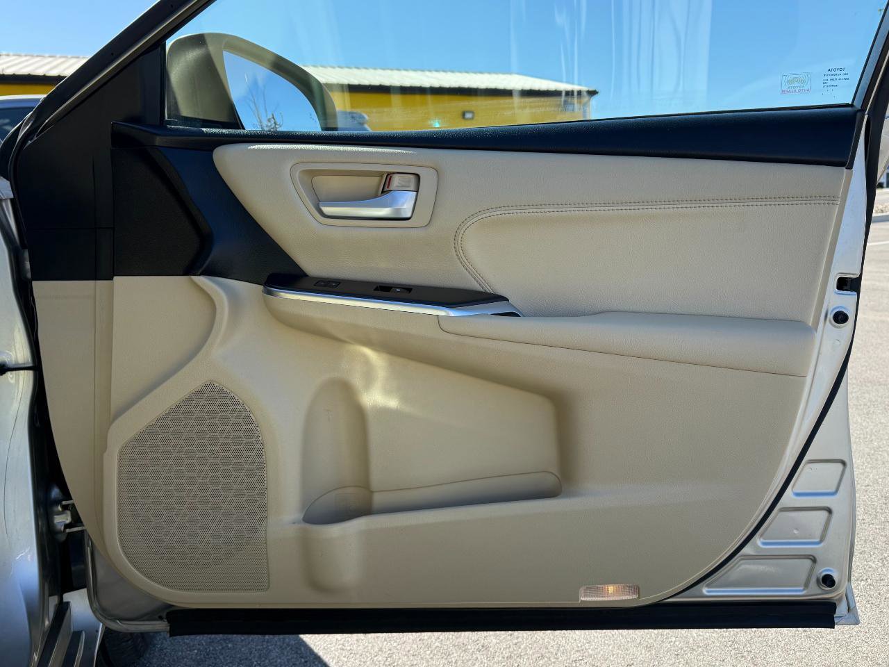 Used 2017 Toyota Camry XLE w/ Moonroof Package FWD image 24