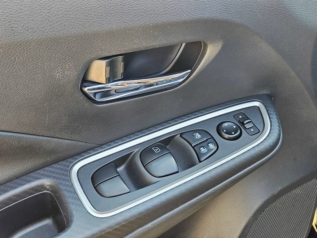 Used 2024 Nissan Versa SR FWD image 13