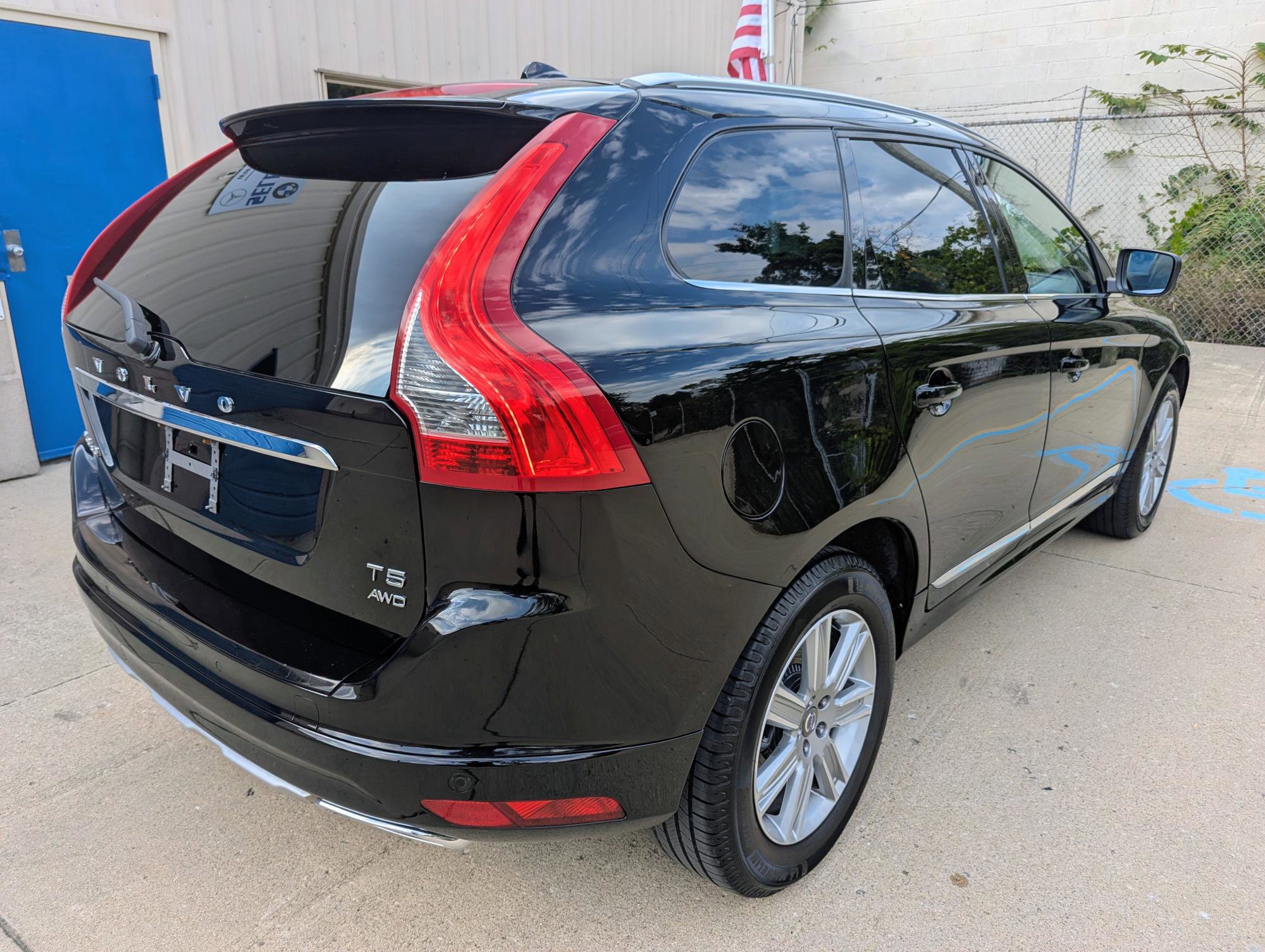 Used 2017 Volvo XC60 T5 Inscription w/ Preferred Option Package image 14
