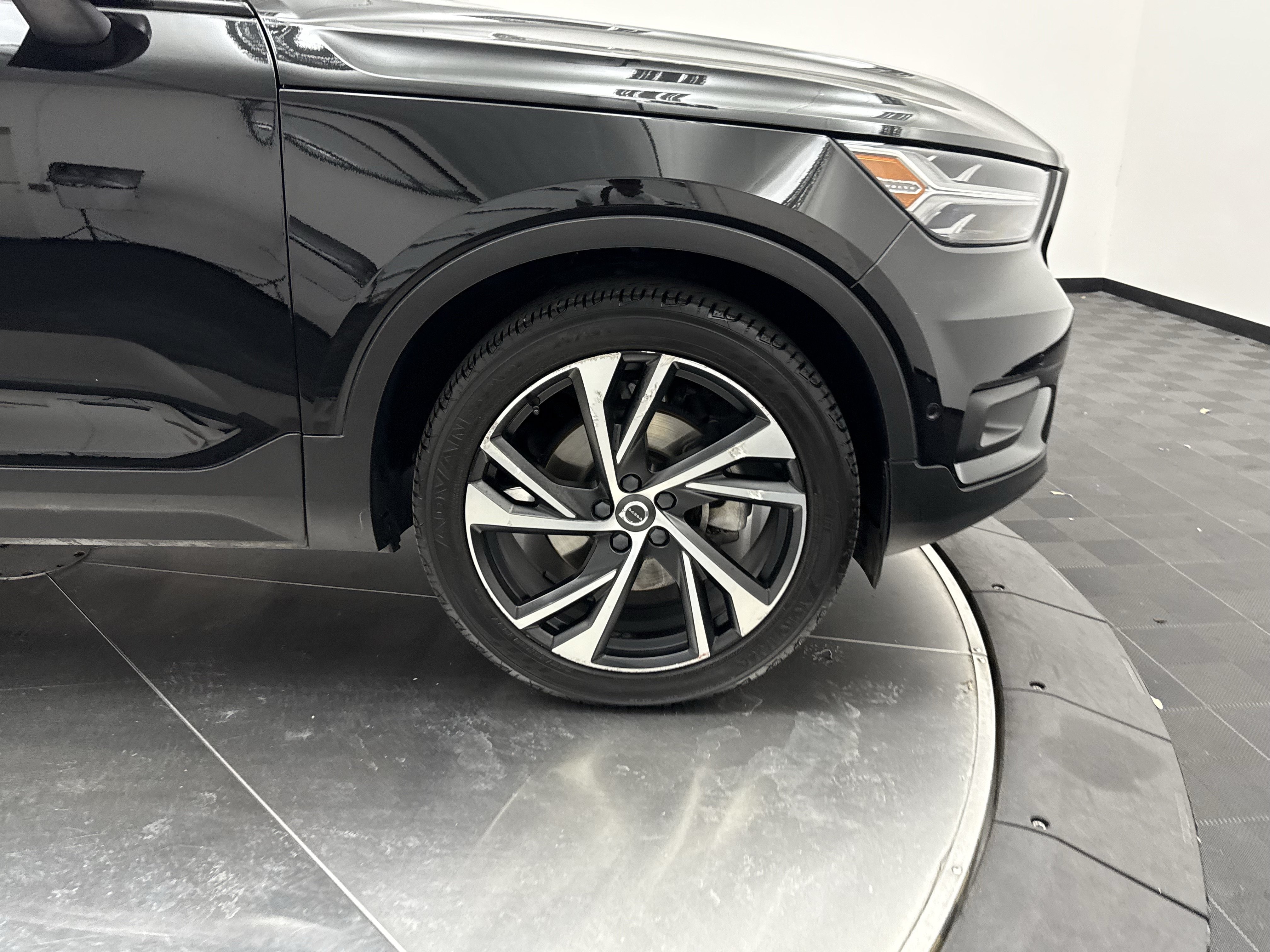 Used 2019 Volvo XC40 T5 R-Design AWD/4WD image 10