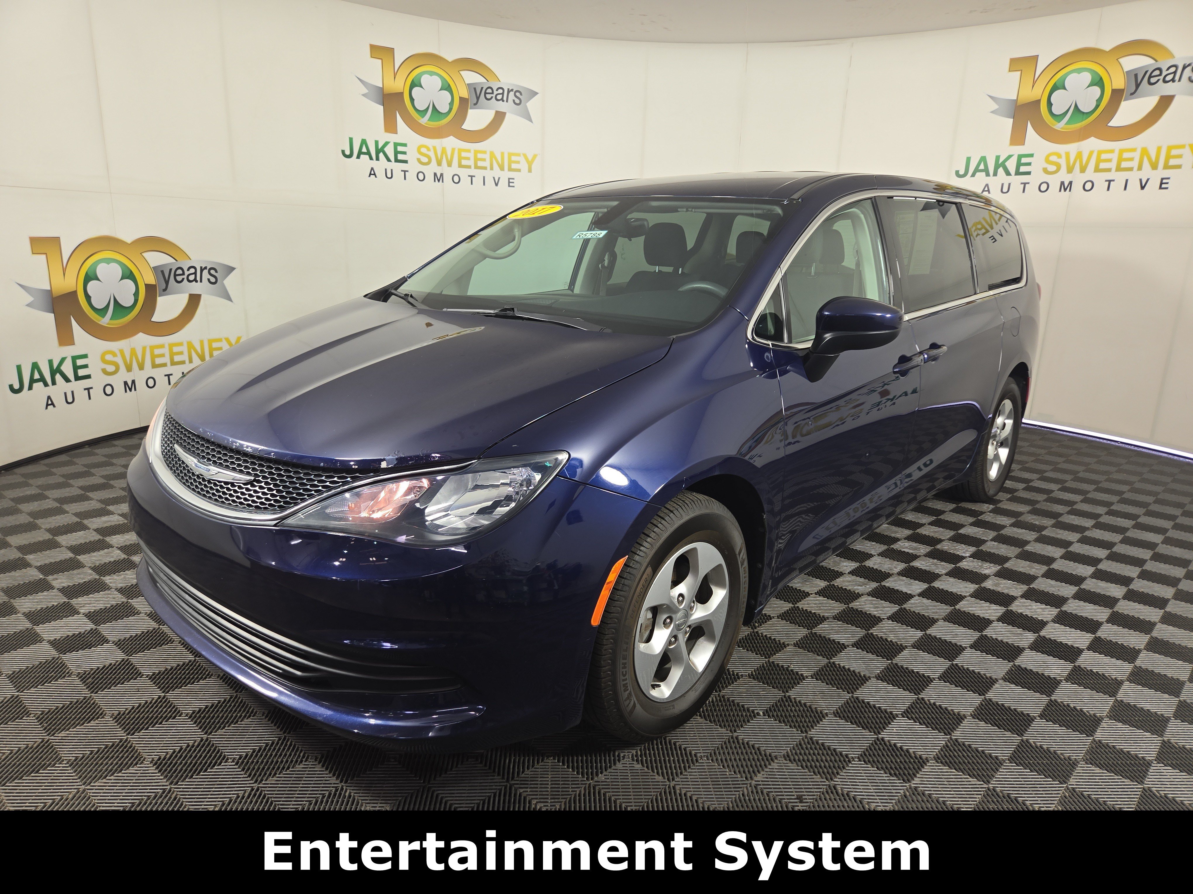 Used 2017 Chrysler Pacifica LX w/ Tire & Wheel Group FWD image 3