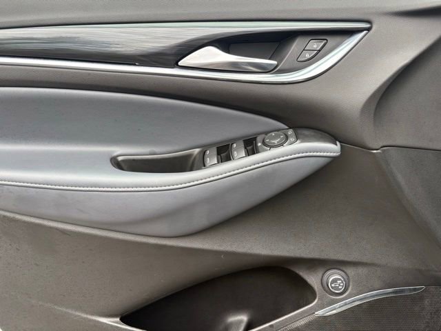 Used 2023 Buick Enclave Essence AWD/4WD image 28