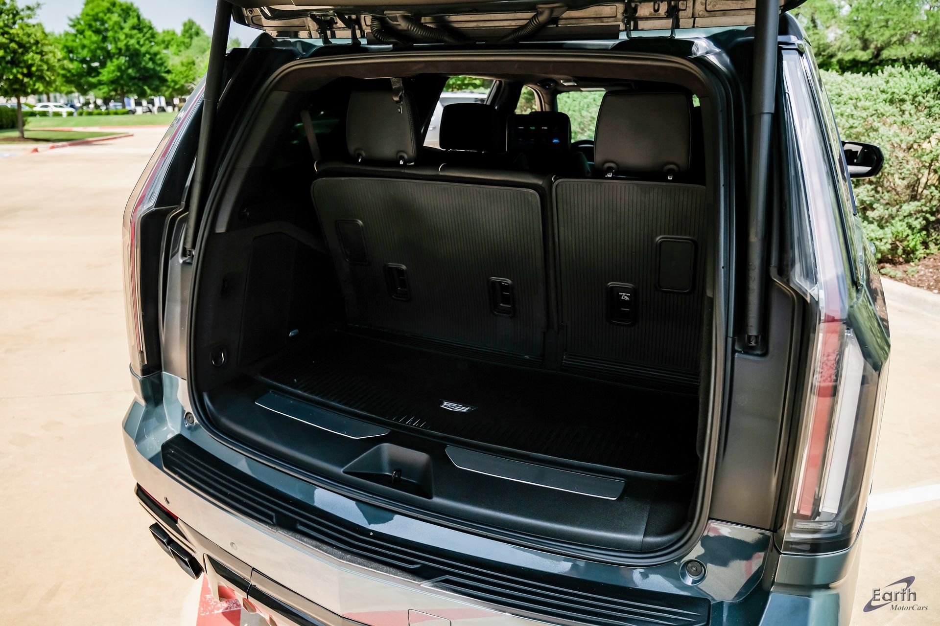 Used 2025 Cadillac Escalade V AWD/4WD image 98