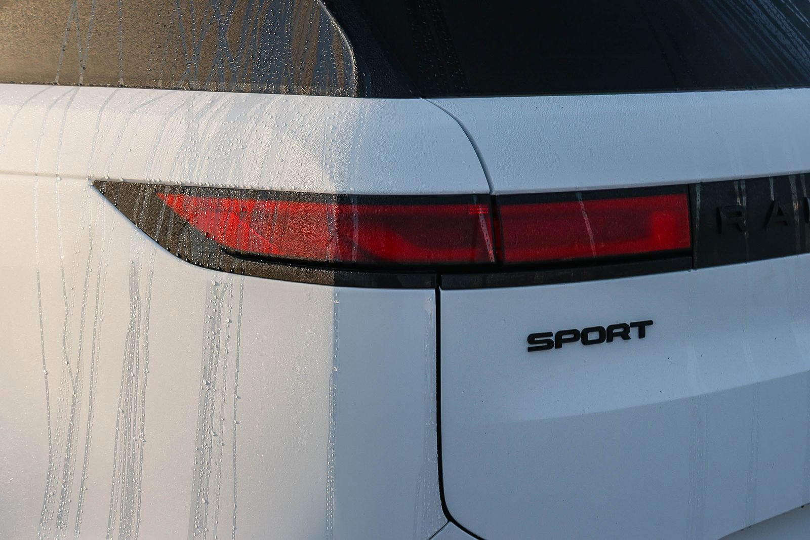 Used 2025 Land Rover Range Rover Sport Dynamic SE image 11