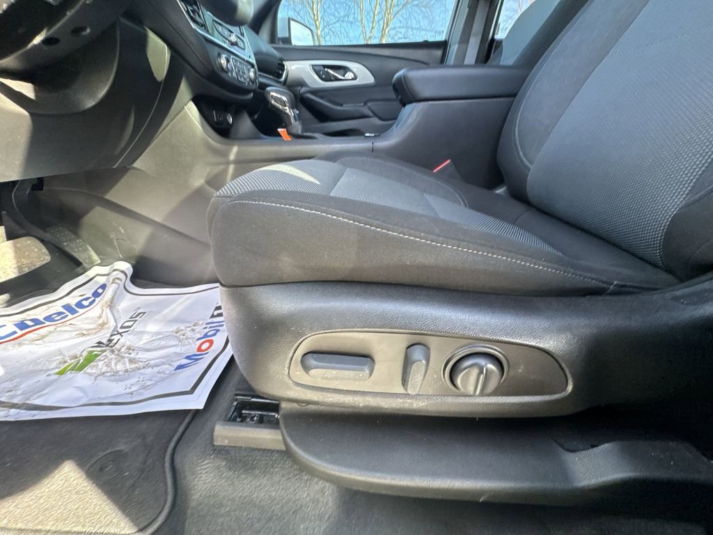 Used 2023 Chevrolet Traverse LT image 12