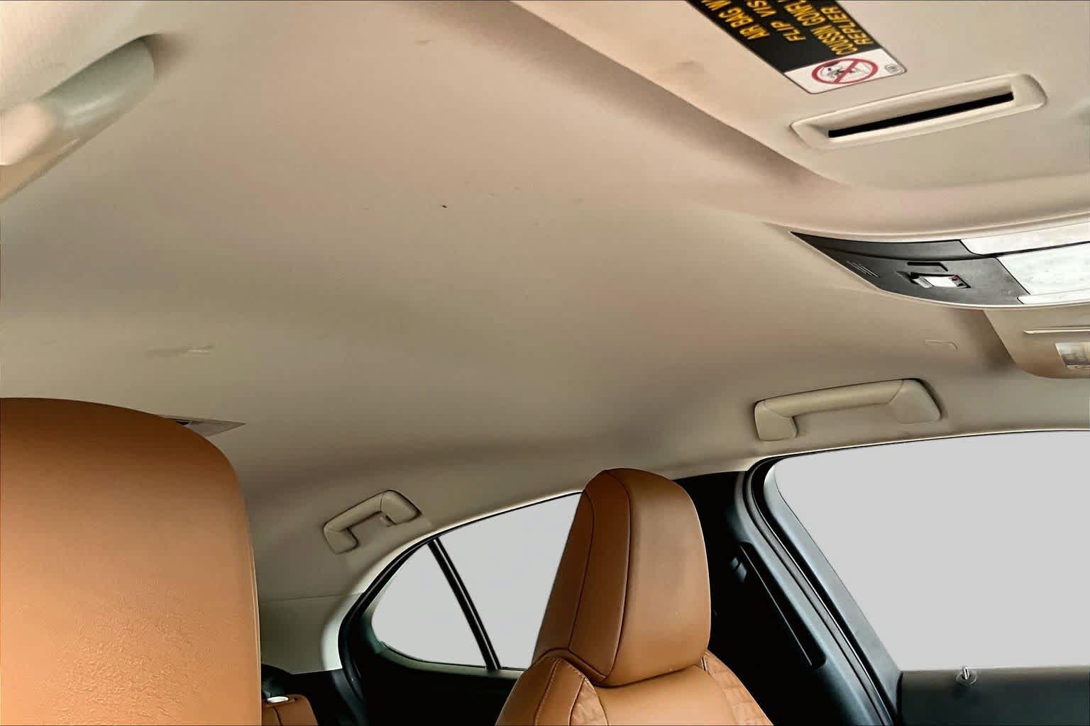 Used 2019 Lexus UX 200 FWD image 12