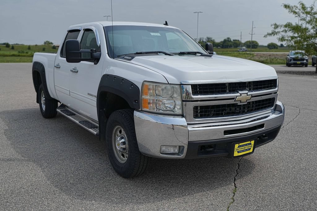Used 2009 Chevrolet Silverado 2500 LT w/ Exterior Plus Package AWD/4WD image 3