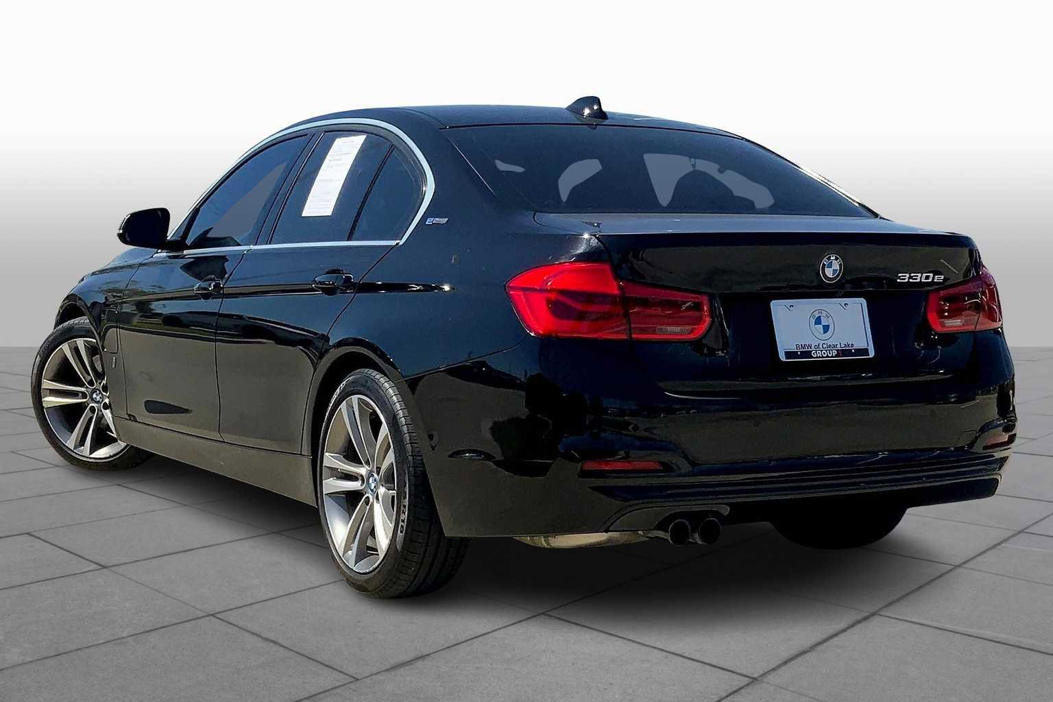 Used 2017 BMW 330e image 11