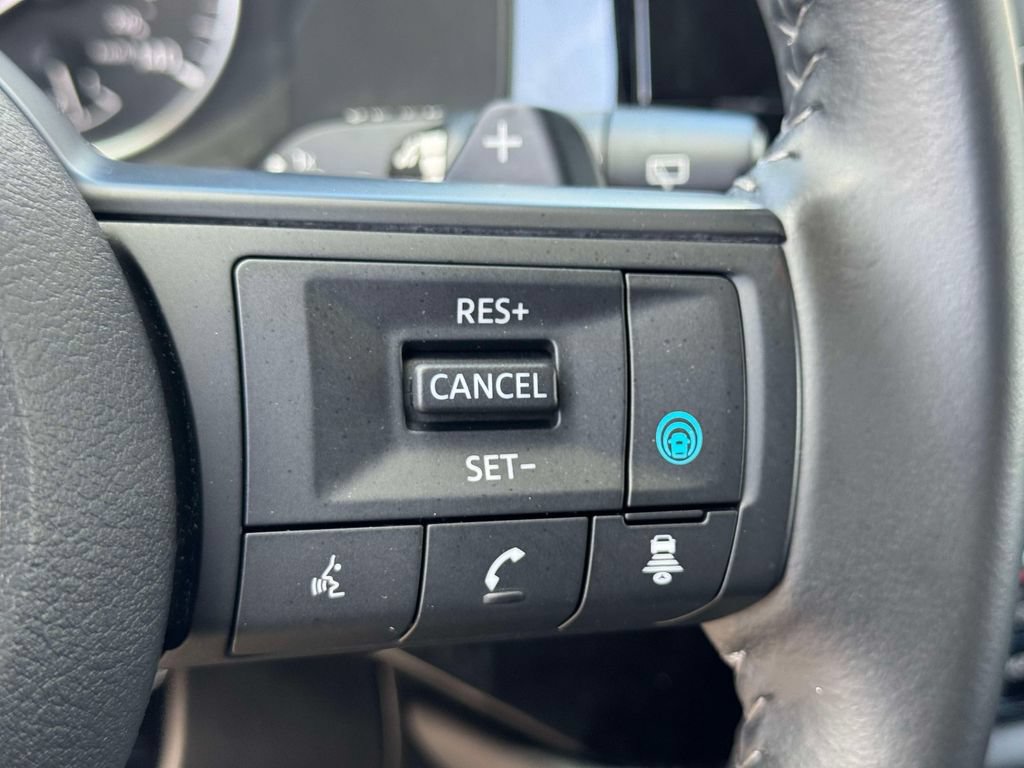 Used 2025 Nissan Pathfinder SV AWD/4WD image 21