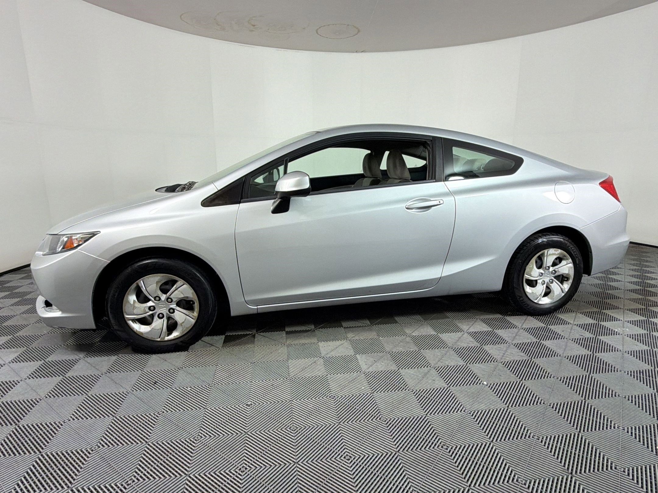 Used 2013 Honda Civic LX image 2