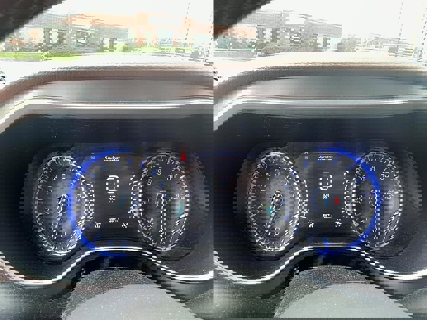 Used 2017 Chrysler Pacifica Limited w/ Tire & Wheel Group image 24