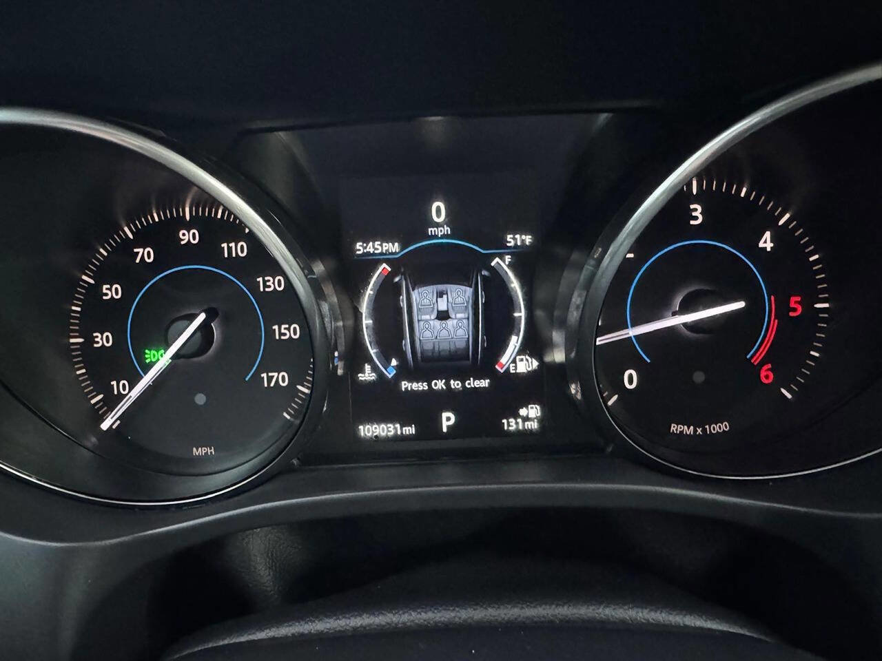 Used 2017 Jaguar F-PACE Premium image 18