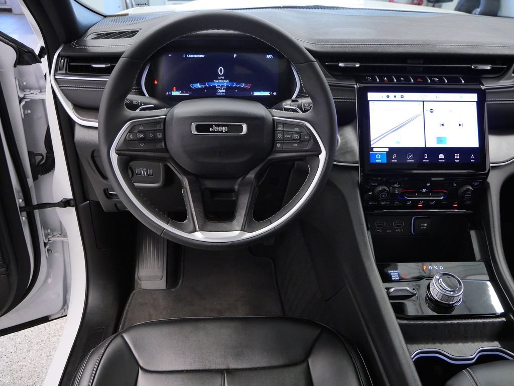 Certified 2024 Jeep Grand Cherokee Limited w/ Black Appearance Package AWD/4WD image 18